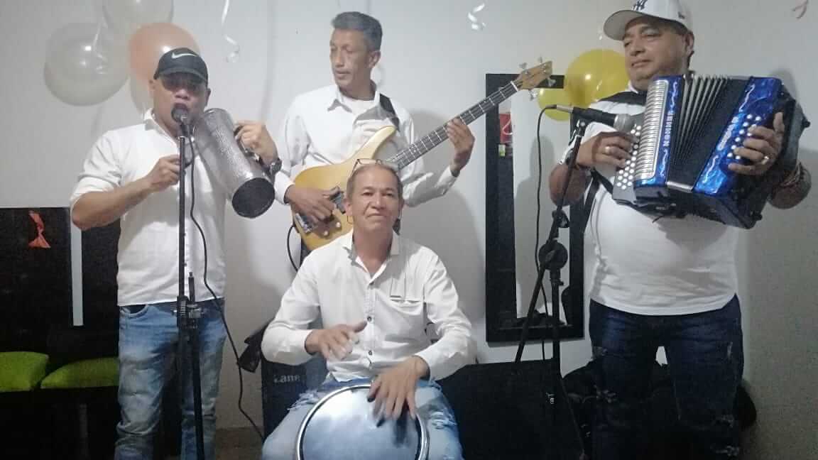 GRUPO VALLENATO EN BOGOTA PRESENTACION VALLENATA EDINSON CARRILLO